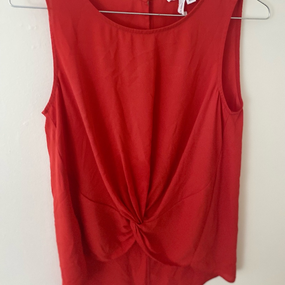 XXS BCBGGENERATION SILK KNOT GOING OUT TOP